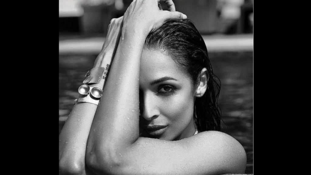 Malaika Arora treated her fans sharing pool picture - Trendy Bash