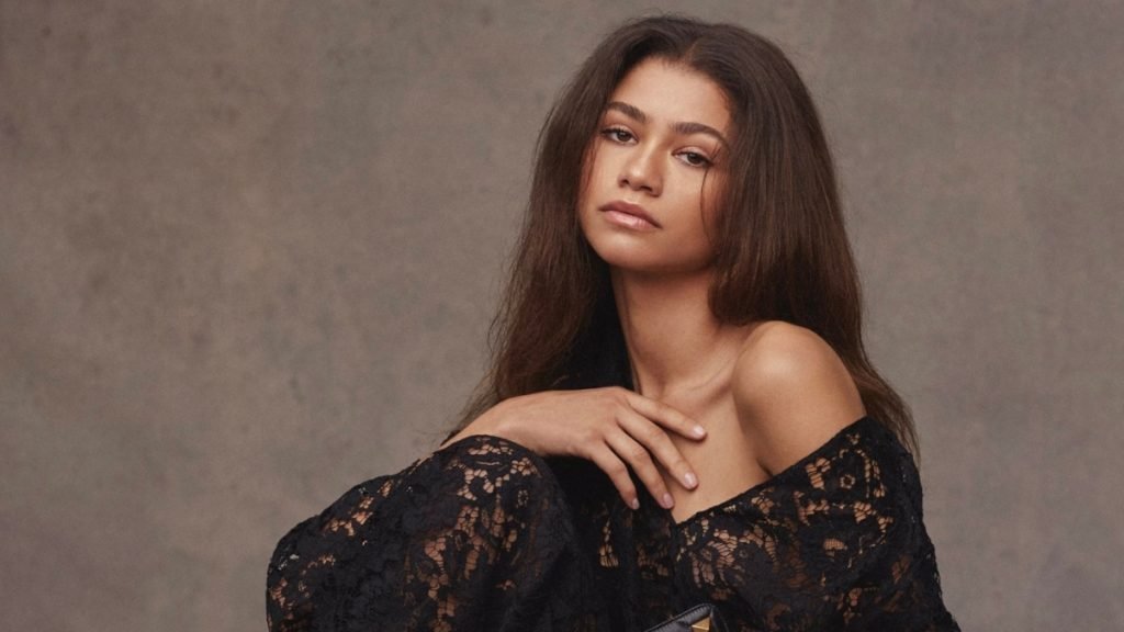 Zendaya opens up about her relationship with social media - Trendy Bash