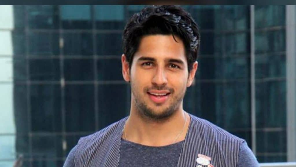 Sidharth Malhotra greeted by huge gathering of fans on 'Mission Majnu' sets